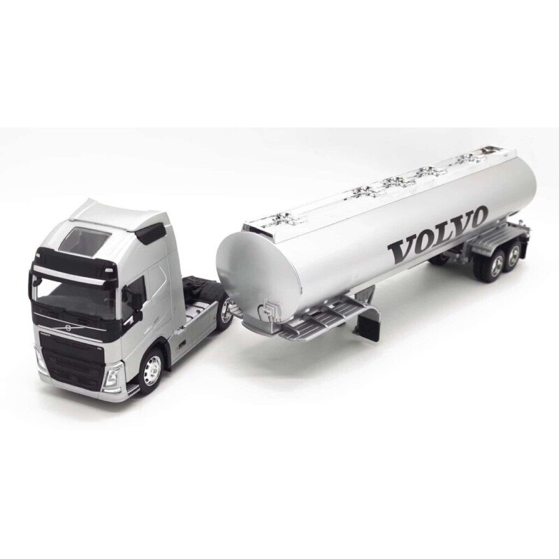 Welly Tahač Volvo FH OIL Tanker 1:32 stříbrné